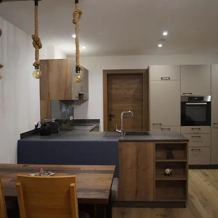 Julia Pillerseetal *