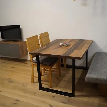 Julia Pillerseetal *